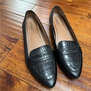 Vionic Black Croc-Patterned Flats